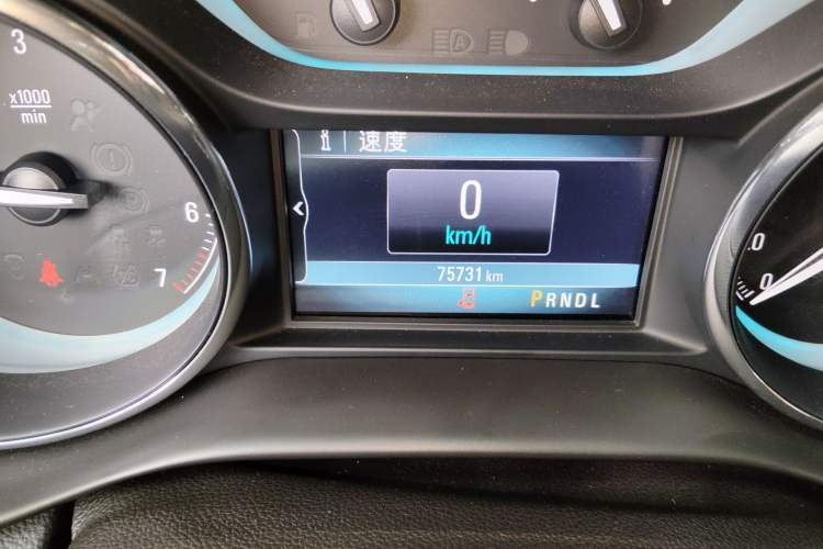 Used Buick Envision 2016 20T Two-Wheel-Drive Elite Model Odometer Close Up