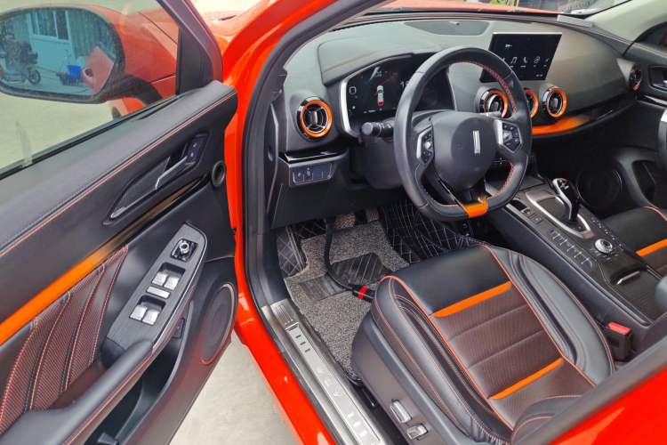 Used Wey VV5 2019 1.5T Two-Wheel-Drive Orange Edition Limited Model
