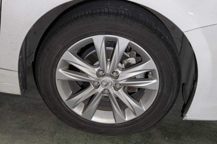 Used Lexus CT 2014 CT200h Elite Edition Monochrome Right Front Wheel Hub