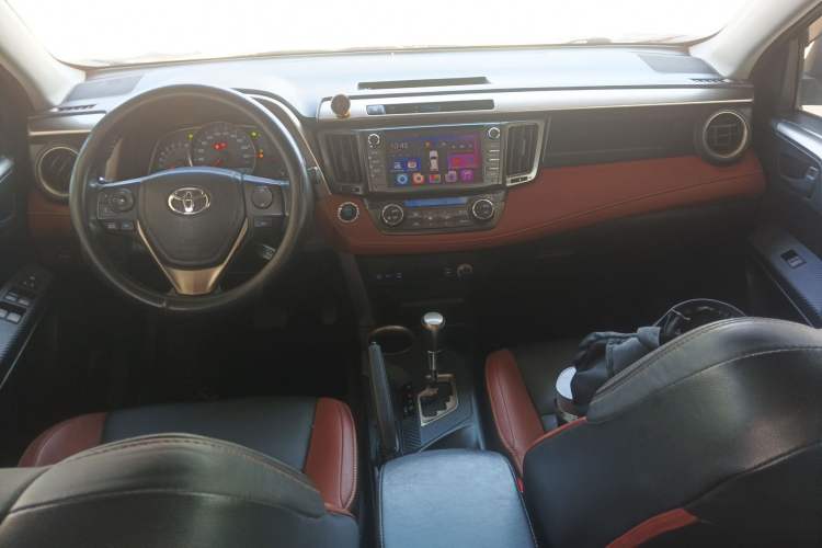 Used Toyota RAV4 2013 2.5L Automatic 4x4 Elite Edition Center Console