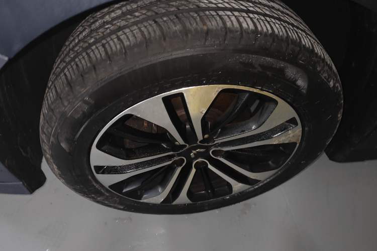 Used Wuling Victory 2020 1.5T CVT Flagship Edition Left Front Wheel Hub