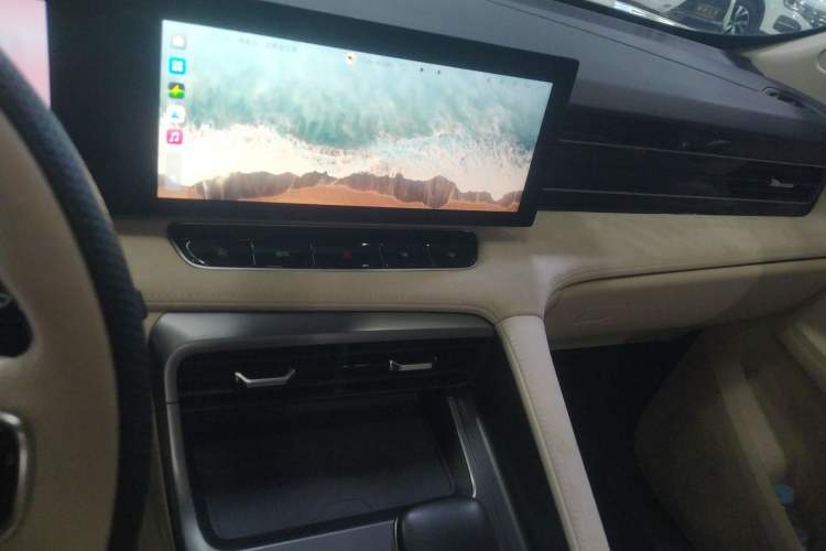 Used Roewe D5X DMH 2024 135 Tech Edition
