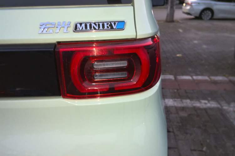 Used Wuling Hongguang MINIEV 2022 Macaron Premium Model – Lithium Ternary Battery