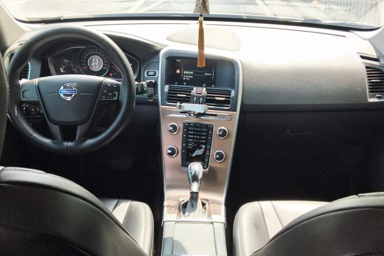 Used Volvo XC60 2015 T5 Smart Edition Center Console