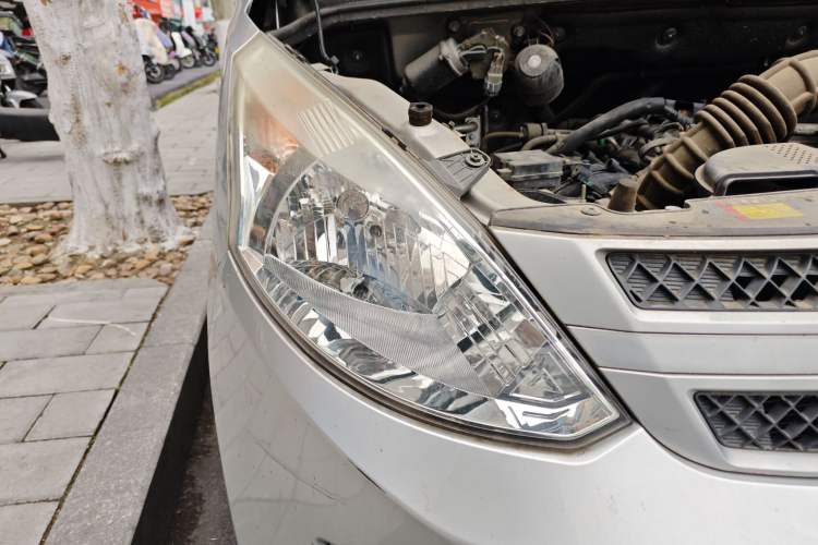 Used Wuling Rongguang V 2019 1.5L Window-Sealed Utility Model China VI LAR Right Front Headlight