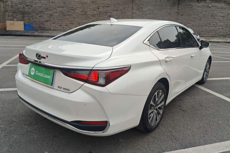 Used Lexus ES 2023 200 Excellence Edition
