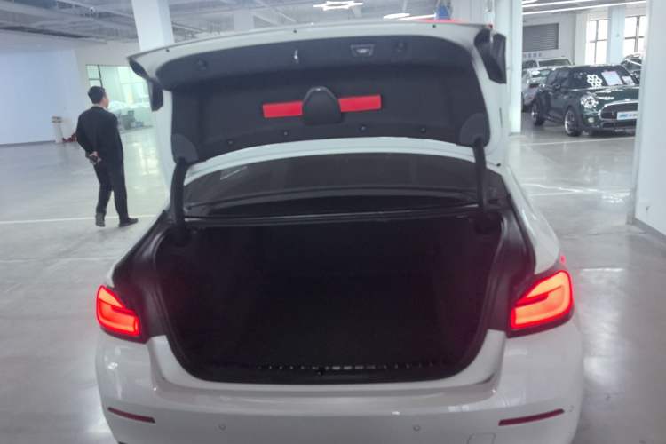 Used BMW 5 Series 2022 525Li Luxury Package Trunk
