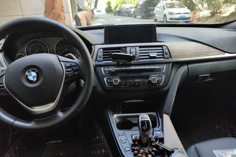 Used BMW 3 Series GT 2013 328i Sport Design Package Center Console