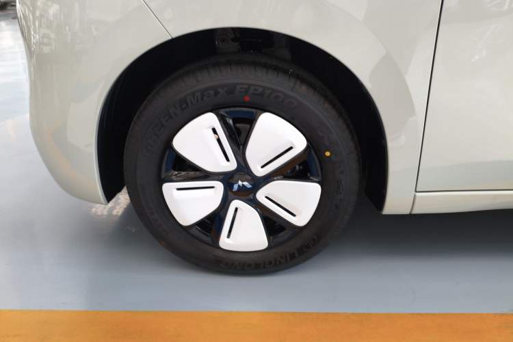 Used Wuling Hongguang MINIEV 2025 Four-Door Version Advanced Edition Left Front Wheel Hub