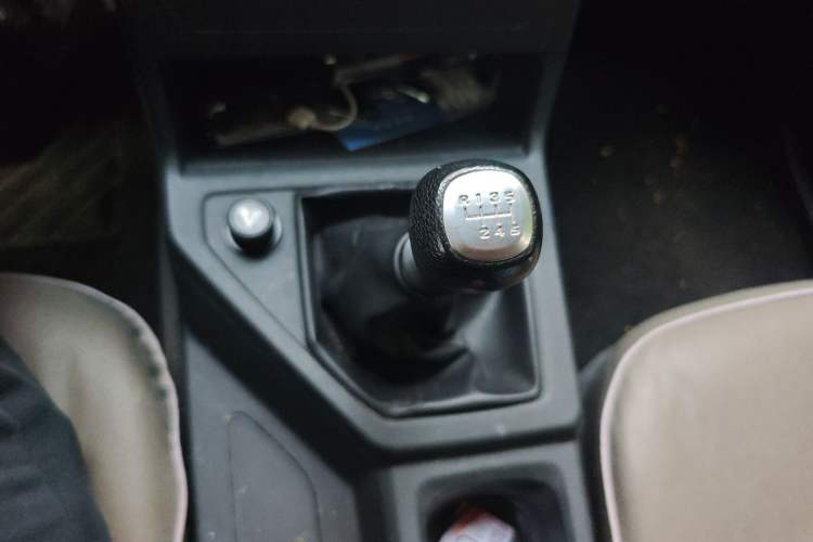 Used Wuling Hongguang PLUS 2019 1.5T Manual Standard Edition 5 Seats Gear Lever