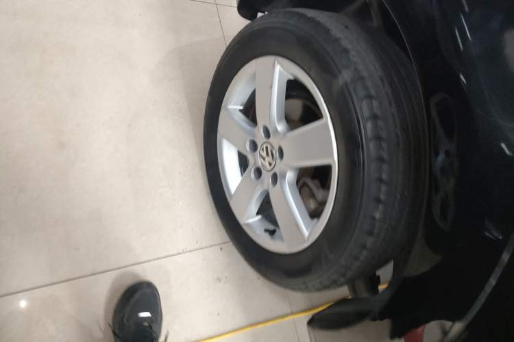 Used Volkswagen Touran 2013 1.4T Manual Fashion Edition 5 Seats Right Rear Wheel Hub