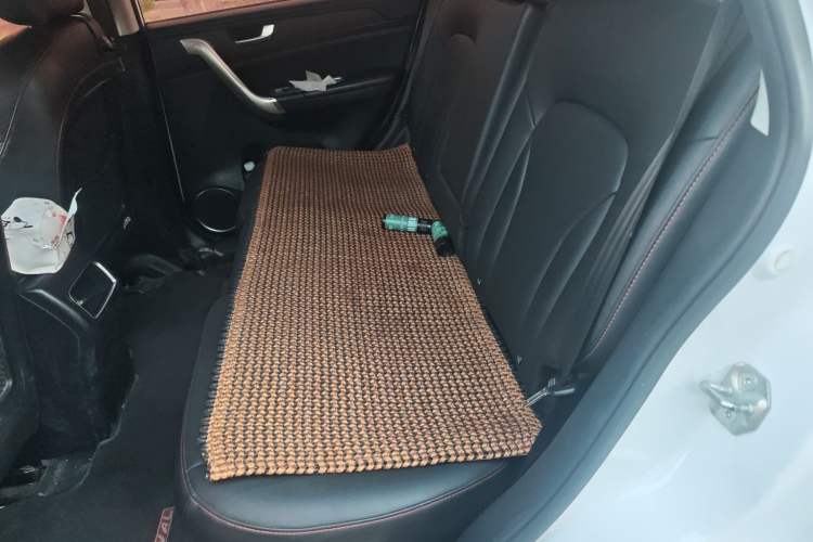 Used Haval H6 2015 Revised Version Sport Edition 1.5T Manual Transmission Two-Wheel Drive Elite Grade Left Rear Seat