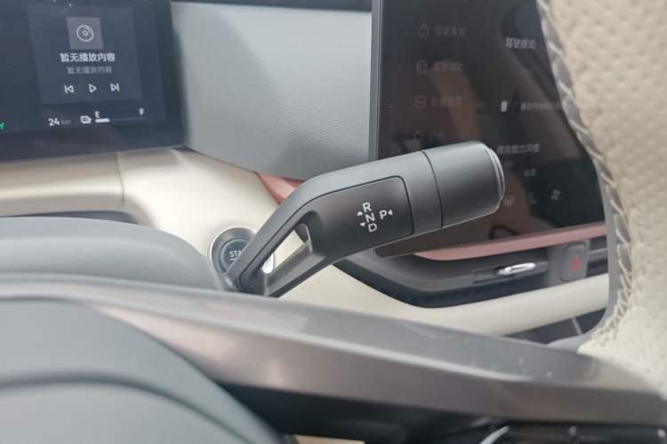 Used Lynk & Co 06 EM-P 2023 EM-P 126 Long-Range Halo Gear Lever