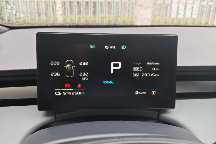 Used Roewe D6 2025 450km Deluxe Edition