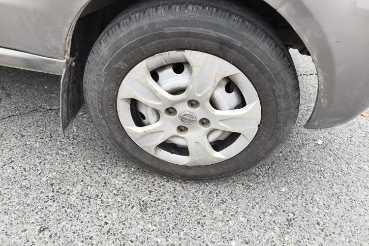 Used Jinbei Hiace X30 2023 1.5L Wealthy-Style Passenger Van 5/6/7-Seater Non-Air-Conditioned Version SWC15M Right Front Wheel Hub