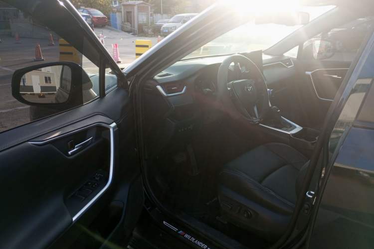 Used Toyota Wildlander 2021 Dual-Engine 2.5L E-CVT Two-Wheel Drive Luxury Edition