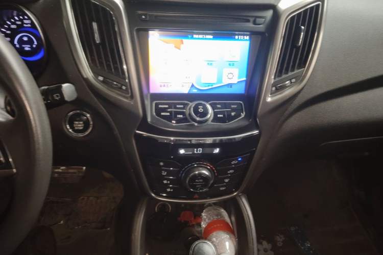 Used CHANGAN CS75 2016 1.8T Automatic Elite Model China V Standard Audio And AC Panel