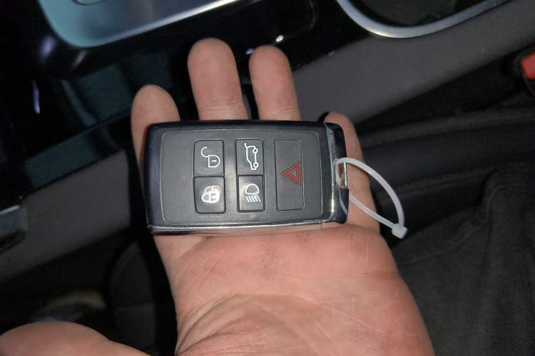 Used Land Rover Discovery Sport 2020 200 PS Family Edition Vehicle Key