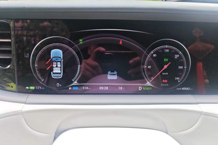 Used VOYAH FREE 2025 318 259 km All-Wheel-Drive Exploration Edition