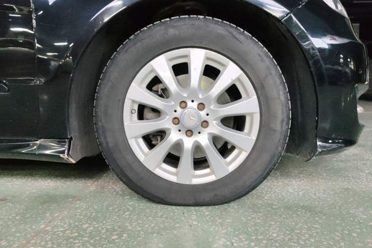 Used Mercedes-Benz R-Class 2011 R 300 L Business Model Right Front Wheel Hub