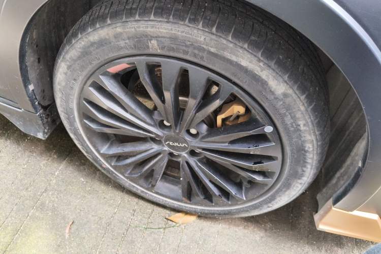 Used Dongfeng Aeolus Yixuan MAX 2021 1.5T Dark Night Holy Light Edition (Hybrid) Right Front Wheel Hub