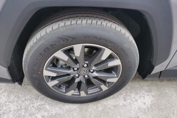 Used Toyota RAV4 2026 Model Dual-Engine 2.0L Two-Wheel Drive Luxury Edition Left Front Wheel Hub