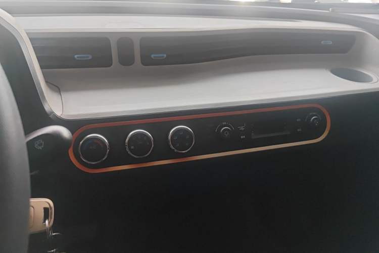 Used Wuling Hongguang MINIEV 2020 Freedom Version Lithium Iron Phosphate Audio And AC Panel