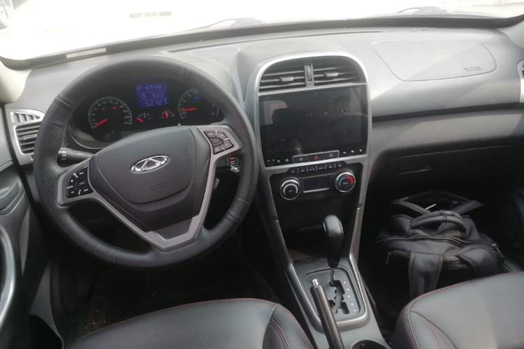 Used Chery Tiggo 3 2015 1.6L CVT ZhiShang Commemorative Edition Center Console