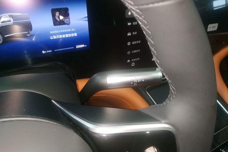 Used Hima AITO M9 2025 Extended-Range Max Version 52 kWh 6-Seater Edition Gear Lever