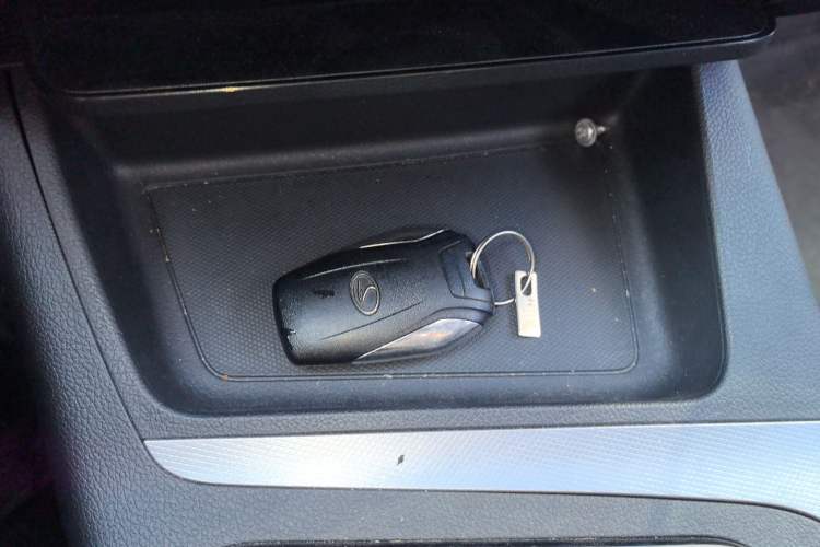 Used Soueast DX5 2021 1.5L Manual Deluxe Upgrade Version
