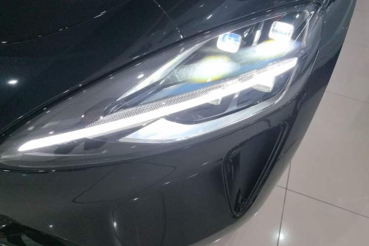 Used Xiaomi Auto SU7 2024 Four-Wheel Drive Ultra-Long Range Advanced Intelligent Driving Max Edition
