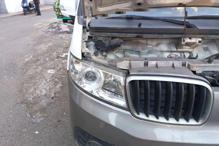 Used Jinbei New Hiace X30L 2019 1.5L Cargo Van Wealth Edition China VI SWC15M Right Front Headlight