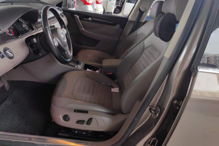 Used Volkswagen Magotan 2012 2.0 TSI Prestige Edition Left Front Seat