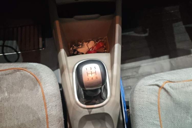 Used Venucia R50 2016 1.6L Manual Elite Edition
