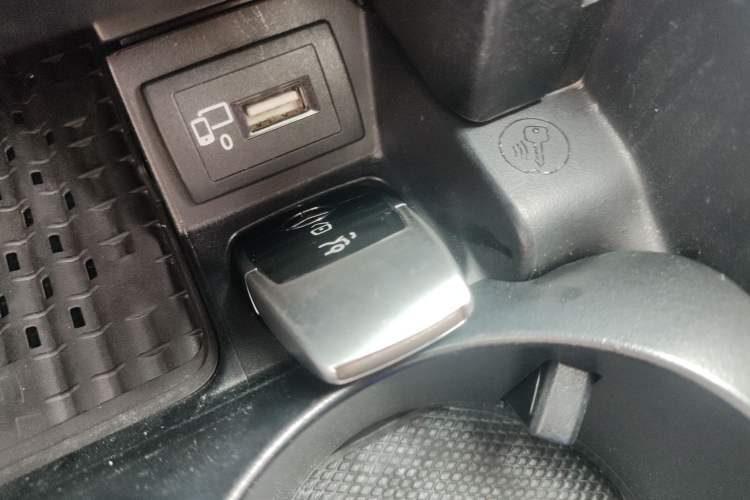 Used Mercedes-Benz E-Class 2016 E 300 L Stylish Model