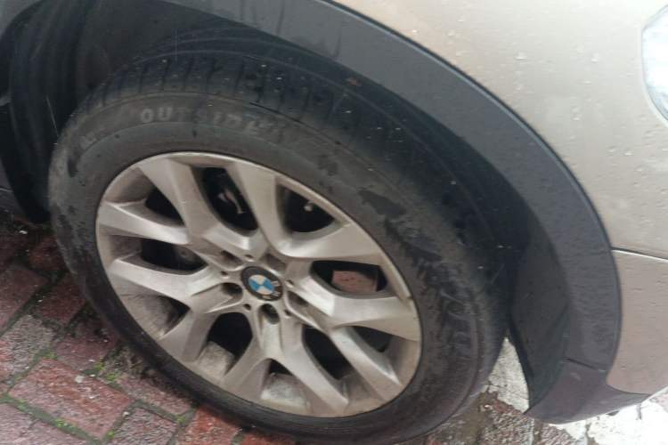 Used BMW X5 2011 xDrive35i Luxury Model Right Front Wheel Hub