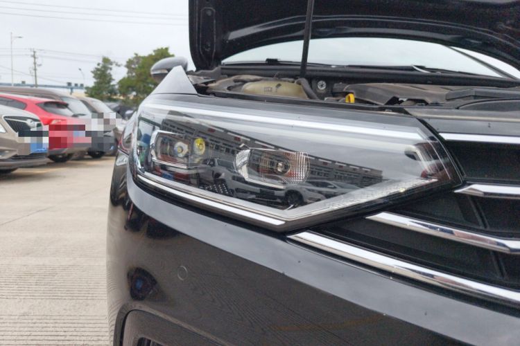 Used Volkswagen Magotan 2020 330TSI DSG Luxury Edition Right Front Headlight