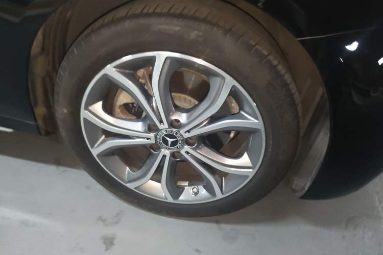 Used Mercedes-Benz E-Class 2022 E 300 L Sport Luxury Edition Right Front Wheel Hub