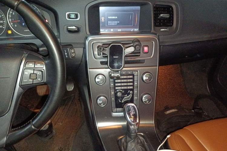 Used Volvo V60 2013 T5 Zhiya Edition
