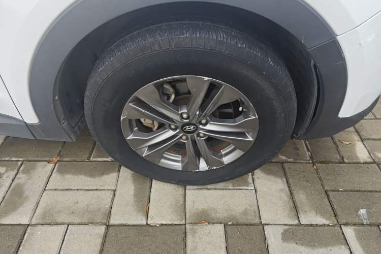 Used Hyundai Santa Fe 2013 2.4L Automatic Two-Wheel Drive Smart Version