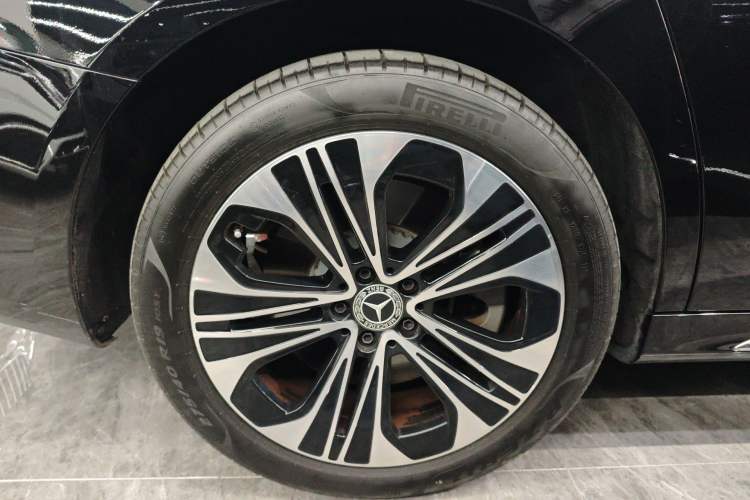 Used Mercedes-Benz E-Class New Energy 2024 E 350 e L Plug-in Hybrid Sedan Right Rear Wheel Hub