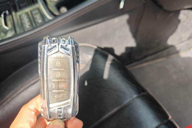 Used GAC Trumpchi GS8 2017 320T Two-Wheel Drive Luxury Smart Connectivity Version (7 Seats)