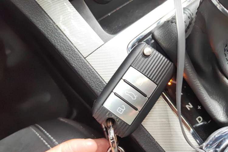 Used Roewe RX5 New Energy 2017 eRX5 50T Hybrid Connected Prestige Flagship Edition
