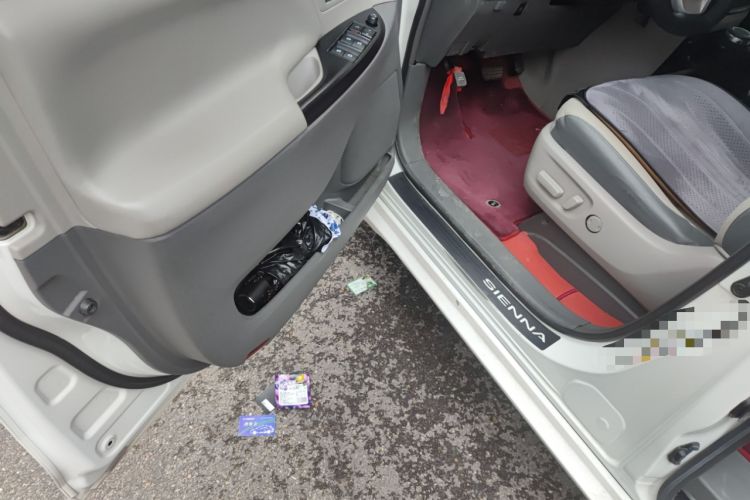 Used Toyota SIENNA 2015 3.5L Two-Wheel Drive LE Driver Seat