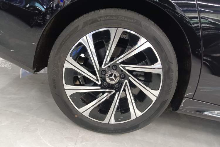 Used Mercedes-Benz E-Class 2024 E 300 L Luxury Model Right Rear Wheel Hub