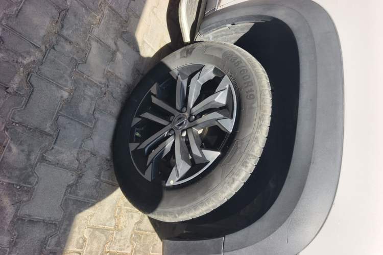 Used Haval DARGO 2021 1.5T DCT Two-Wheel Drive Border Collie Edition Right Front Wheel Hub