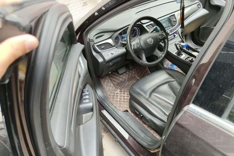 Used Buick LaCrosse 2018 20T Elite Edition Driver Seat