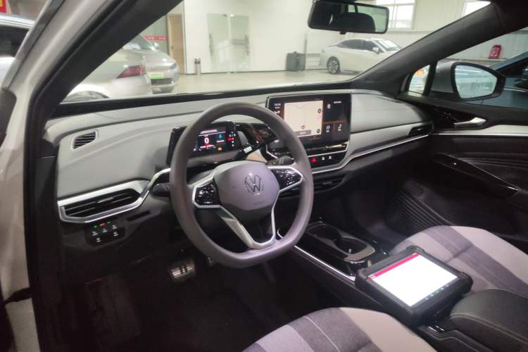 Used Volkswagen ID.4 CROZZ 2022 Long-Range PURE+ Edition Center Console