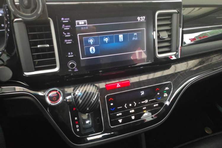 Used Honda Elysion 2019 2.0L Hybrid Luxury Edition Audio And AC Panel