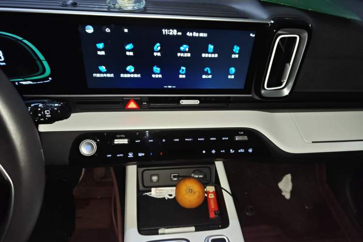 Used Hyundai ix35 2023 Musso 2.0L Prestige LUX Edition Audio And AC Panel